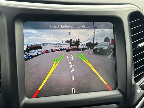 Used 2018 Jeep Cherokee Overland image 32