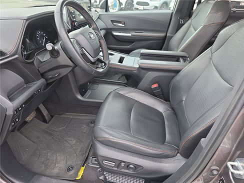 Used 2021 Toyota Sienna XSE w/ XSE Plus Package image 11