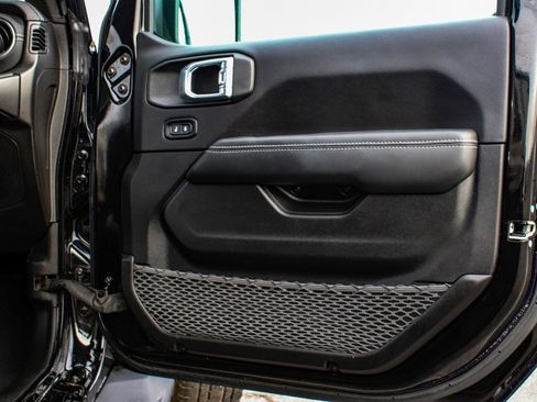 Used 2023 Jeep Wrangler Unlimited Sahara image 12