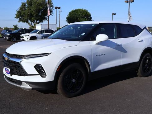 Used 2025 Chevrolet Blazer LT AWD/4WD image 9