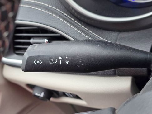 Used 2023 Chrysler Pacifica Touring-L FWD image 21