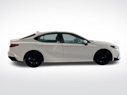 Used 2025 Toyota Camry SE FWD image 11