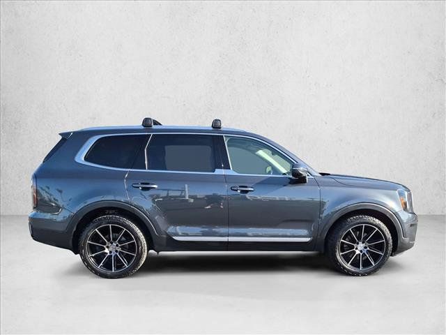 Used 2024 Kia Telluride EX w/ EX Captain's Chair Package FWD image 4