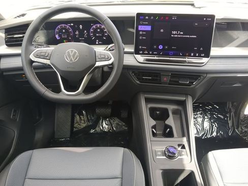 New 2026 Volkswagen Tiguan SE FWD image 14