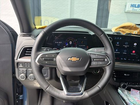 Used 2025 Chevrolet Suburban Premier image 25