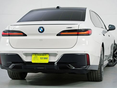 Used 2023 BMW i7 xDrive60 w/ Executive Package 2 AWD/4WD image 4