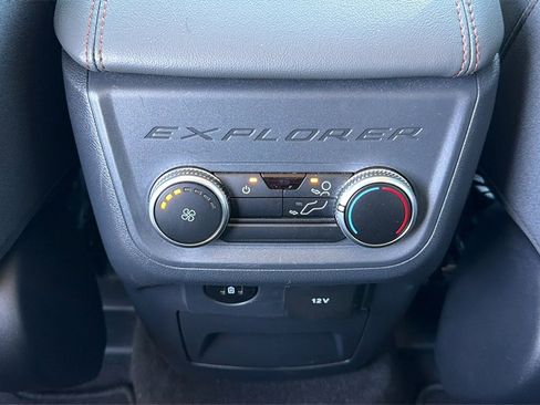 Used 2025 Ford Explorer Active image 27