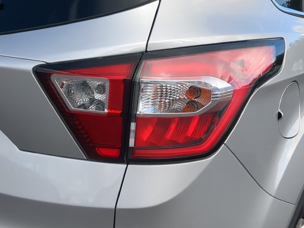 Used 2018 Ford Escape SEL w/ Ford Safe & Smart Package FWD image 9