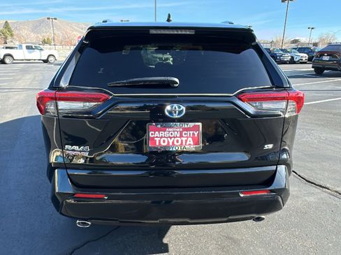 Certified 2021 Toyota RAV4 SE image 4