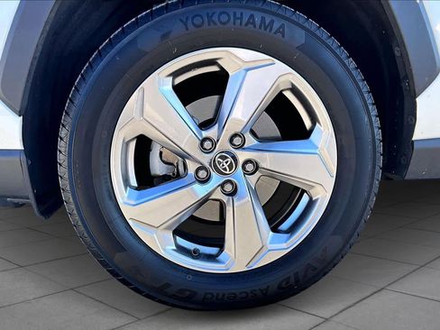 Used 2021 Toyota RAV4 Limited image 10