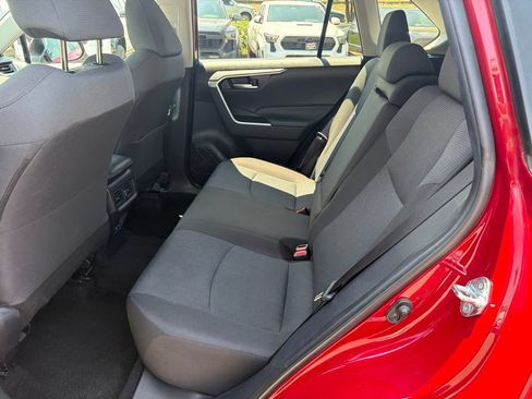 Used 2025 Toyota RAV4 XLE AWD/4WD image 20