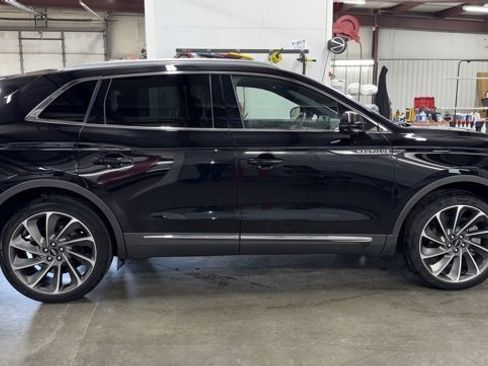 Used 2023 Lincoln Nautilus Reserve w/ Equipment Group 202A image 4