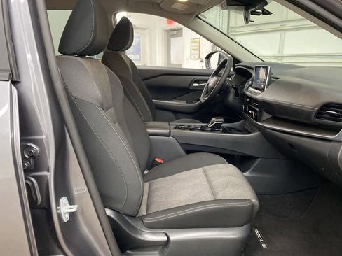 Used 2025 Nissan Rogue SV image 17