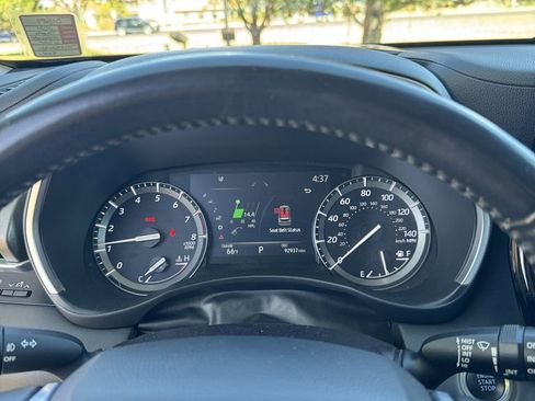 Used 2021 Toyota Highlander XLE image 6