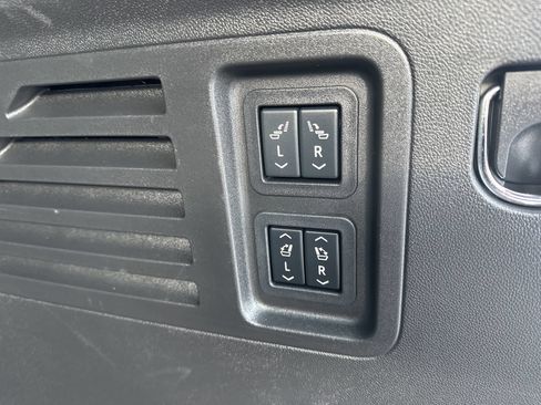 Used 2024 Chevrolet Traverse RS AWD/4WD image 34