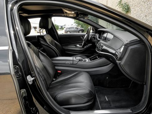 Used 2017 Mercedes-Benz S 550 Sedan image 31