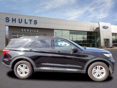 Used 2023 Ford Explorer XLT image 4