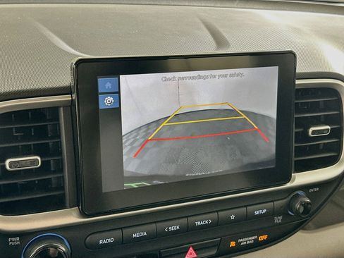 Used 2025 Hyundai Venue SEL FWD image 22