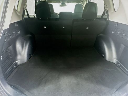 Used 2018 Toyota RAV4 LE FWD image 26