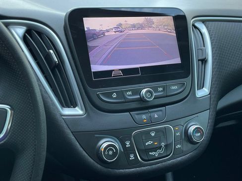 Used 2021 Chevrolet Malibu LS FWD image 17