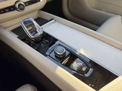 New 2026 Volvo XC60 B5 Ultra w/ Protection Package Premier image 6