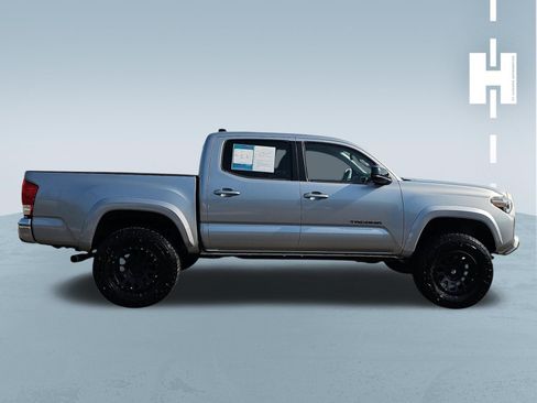 Used 2016 Toyota Tacoma SR5 w/ SR5 Appearance Package (SN) RWD image 3