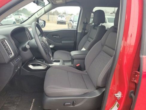 Used 2024 Nissan Frontier SV image 15