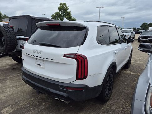 Used 2022 Kia Telluride SX w/ SX Prestige Package AWD/4WD image 3