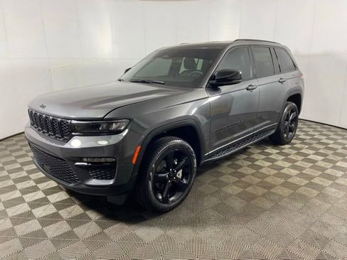 Used 2025 Jeep Grand Cherokee Limited w/ Black Appearance Package AWD/4WD image 24