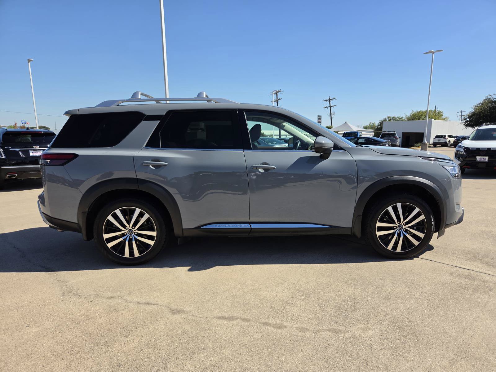 Certified 2023 Nissan Pathfinder Platinum FWD image 5