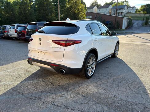 Used 2018 Alfa Romeo Stelvio Sport w/ Quick Order Package 22J Sport AWD/4WD image 5