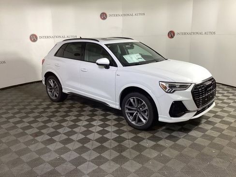 Used 2025 Audi Q3 2.0T Premium w/ Convenience Package image 3