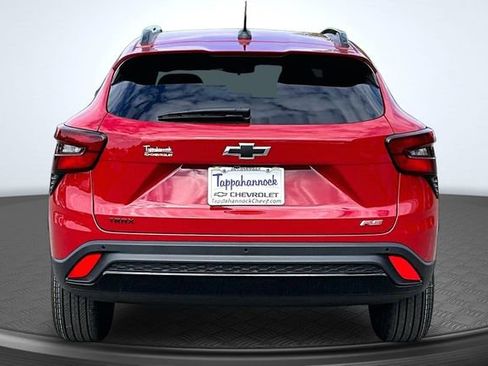 New 2026 Chevrolet Trax RS w/ Sunroof Package FWD image 4