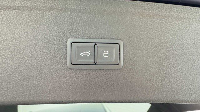 Used 2018 Audi Q5 2.0T Premium AWD/4WD image 35