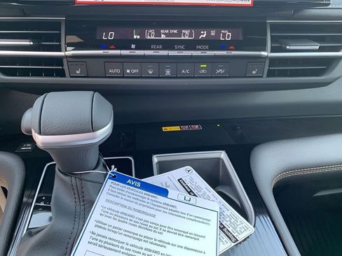 Used 2025 Toyota Sienna XLE Woodland Edition image 21