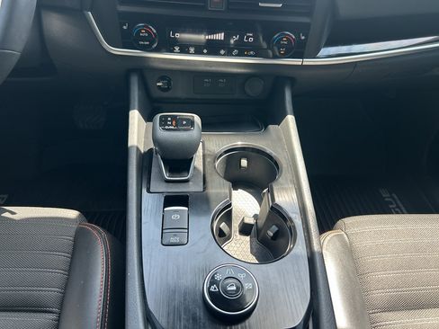 Certified 2025 Nissan Rogue SV AWD/4WD image 17