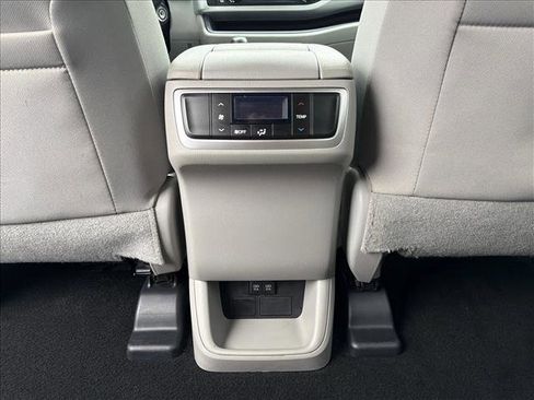 Used 2019 Toyota Highlander LE image 23