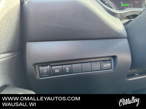 Used 2023 Toyota Venza LE AWD/4WD image 18