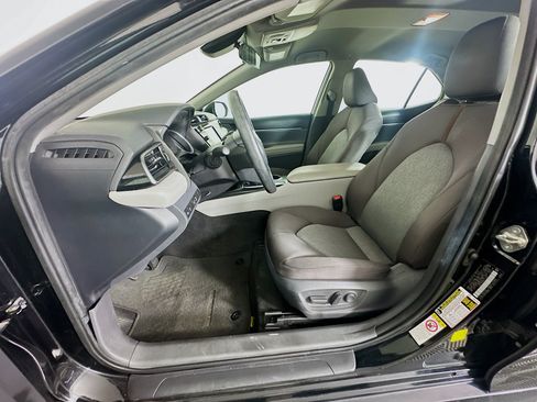Used 2019 Toyota Camry LE FWD image 13