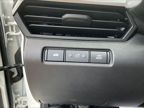 Used 2025 Nissan Altima 2.5 SV FWD image 14