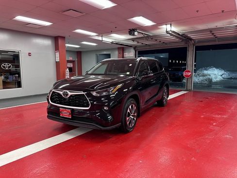 Certified 2022 Toyota Highlander XLE image 7