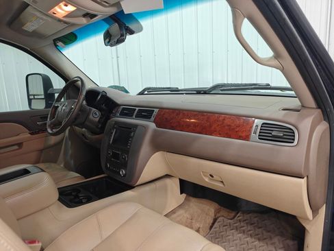 Used 2011 GMC Sierra 3500 SLT w/ SLT Convenience Package AWD/4WD image 24