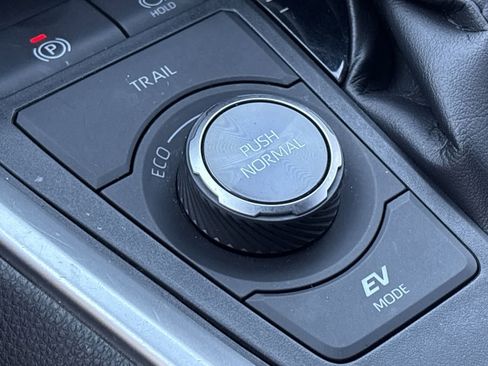 Used 2020 Toyota RAV4 XSE image 32