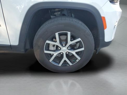 Used 2023 Jeep Grand Cherokee Limited image 29