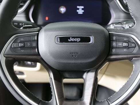 Used 2025 Jeep Grand Cherokee L Limited w/ Black Appearance Package image 14