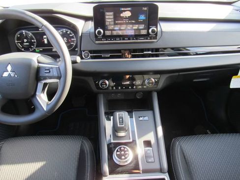 New 2025 Mitsubishi Outlander ES AWD/4WD image 16