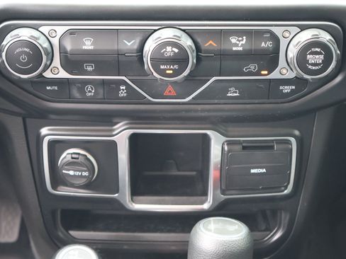 Used 2022 Jeep Wrangler Unlimited Sport AWD/4WD image 18