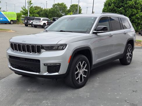 Used 2024 Jeep Grand Cherokee L Limited w/ Luxury Tech Group II AWD/4WD image 3