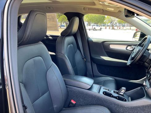 Used 2021 Volvo XC40 T5 Momentum w/ Climate Package AWD/4WD image 12