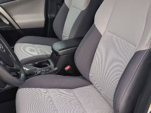 Used 2015 Toyota RAV4 XLE image 10